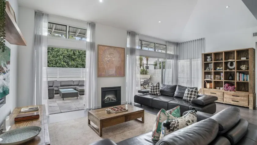 Byron Marvel - Luxury Byron Bay Penthouse Holiday Rental with Balcony, 4 Bedrooms, - Image 1