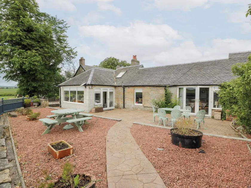 Marshill Farmhouse - Image 1