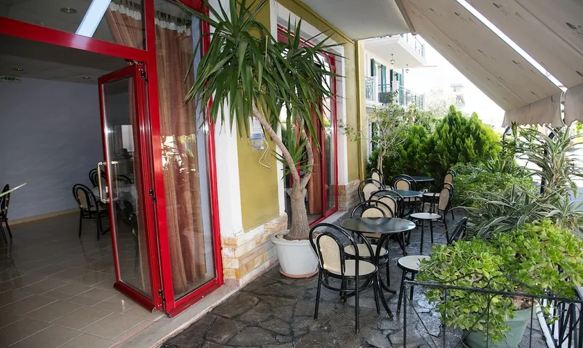 Petania Hotel & Apartments - Image 1