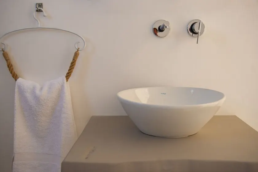 Zimmer mit Queensize-Bett und Poolblick - Image 1