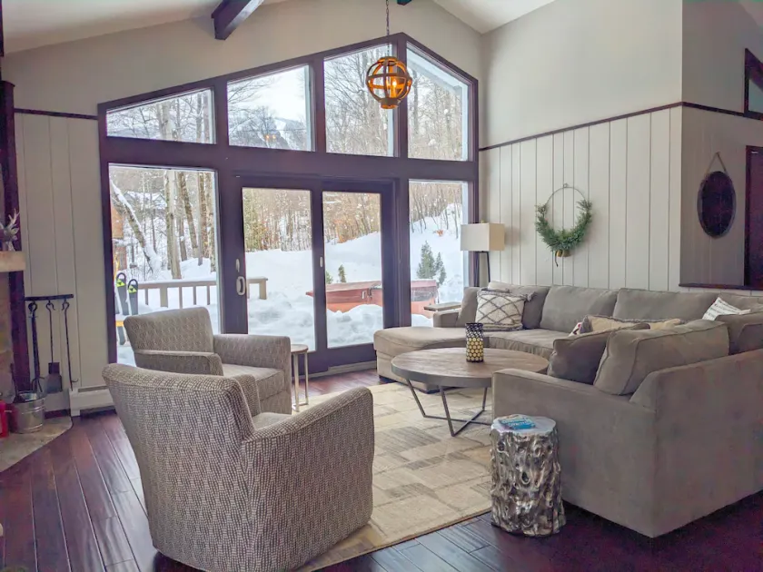 Shuttle to Village/lifts! .5 miles to base! Cozy Chalet! - Image 1