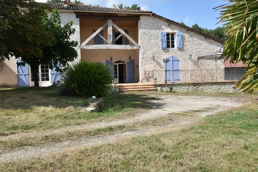 Estate, pretty farm 180m2 4 bedrooms with shower room, swimming pool, woods and private lake, fishing - Image 1