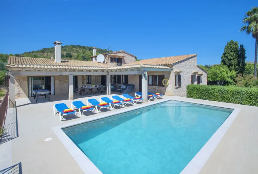 Owl Booking Villa Santuiri - Exclusive Holidays - Image 1