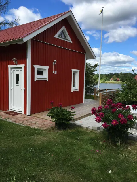 Havhus med panoramaudsigt over søen - Image 1
