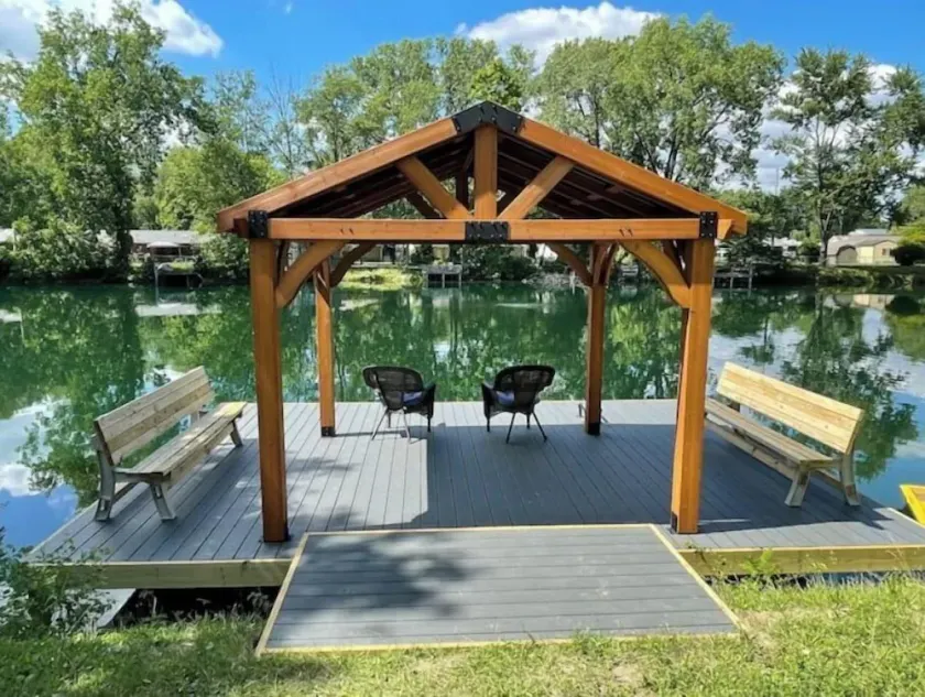 House on 7 acre lake. Newly Renovated 3 Bed 2 Bath - Image 1