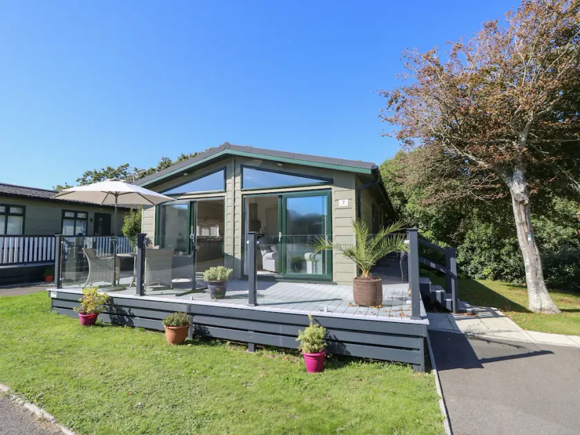 SEAHORSE LODGE, family friendly, with pool in Downton, Hampshire - Image 1