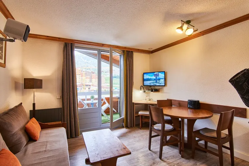 Appartement \"Appartement Alpe D' Huez\" avec vue sur les montagnes, balcon et Wi-Fi. - Image 1