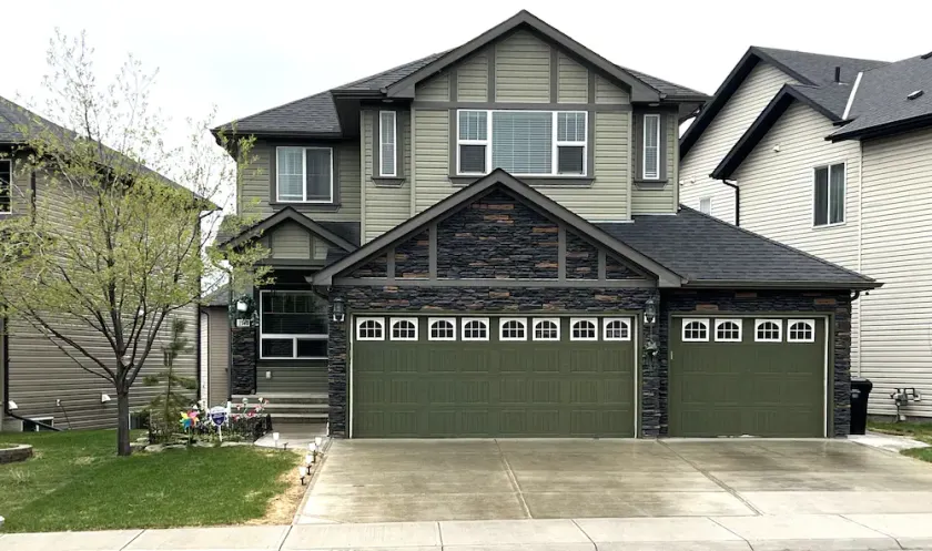 Luxurious 4 BR Home close to amenities in NW - Minutes to DT, Airport, Stampede - Image 1