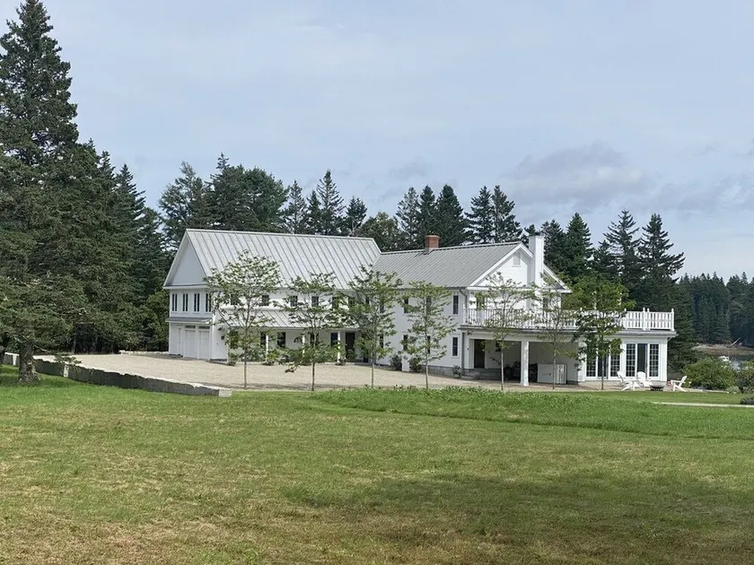 Spectacular Salt Water Farm on Penobscot Bay - Image 1