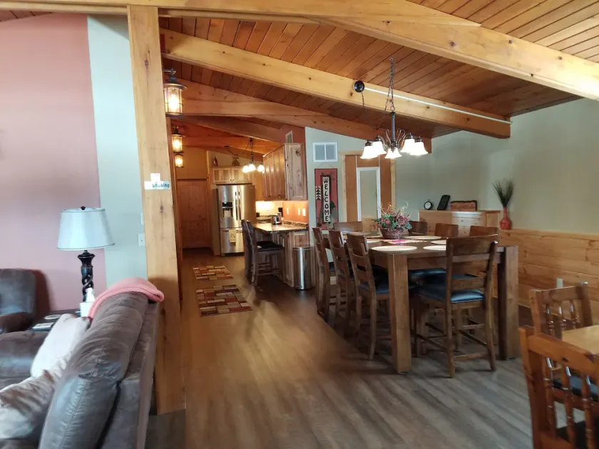 A TOUCH OF COUNTRY LIVING         Minutes from Madison - Image 1