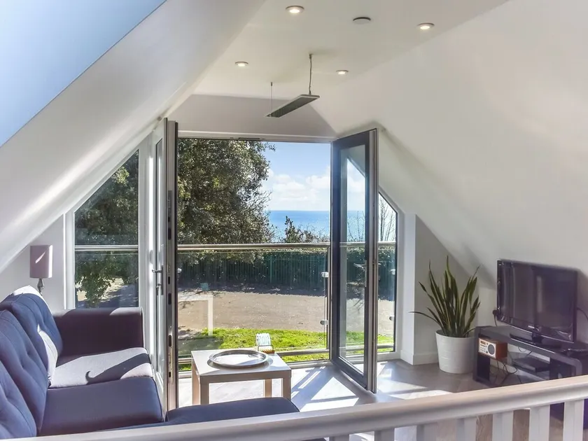 1 bedroom accommodation in Sandown - Image 1