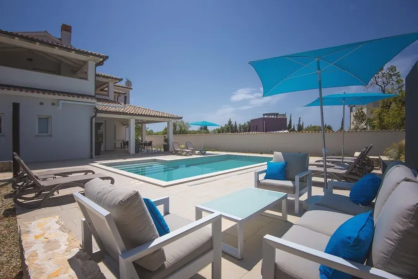 Villa with private pool, own crossfit gym, billiards - Image 1