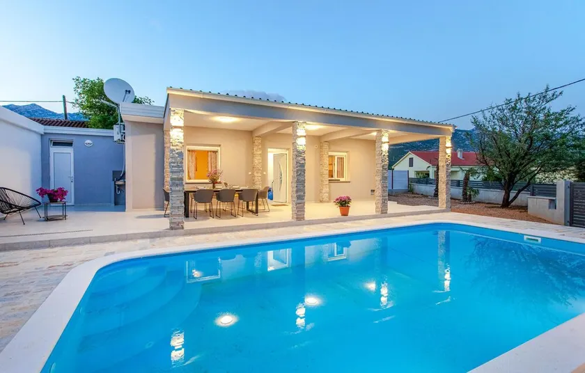 Amazing home in Seline - Image 1