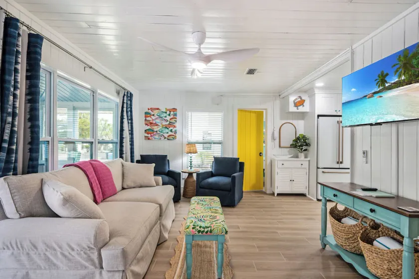 Sassy Seagull -Classic beach cottage, moments from the sand, beautiful pool! - Image 1