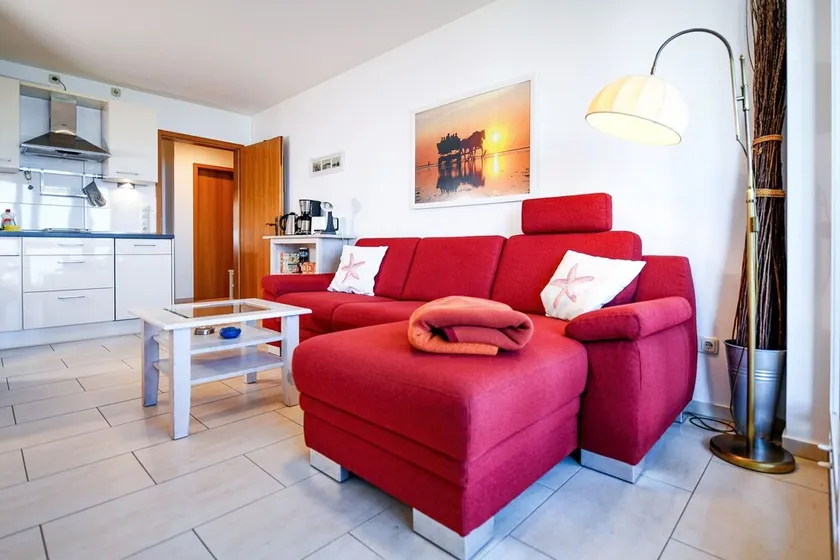 HZ09 - Box seat with sea view: 3-room vacation apartment right on the beach - Image 1