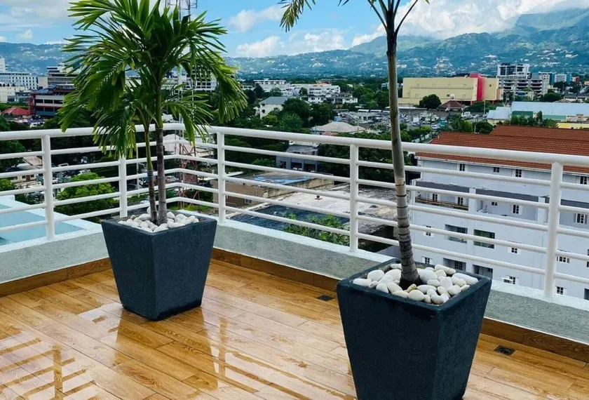 1 Bedroom Mountain Retreat New Kingston - Image 1