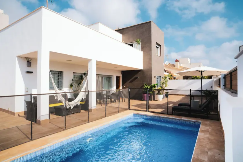 VILLA WITH PRIVATE POOL - Image 1