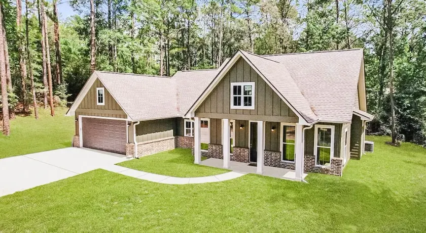 Rayburn Resort home with access to swimming pool and golf course - Image 1