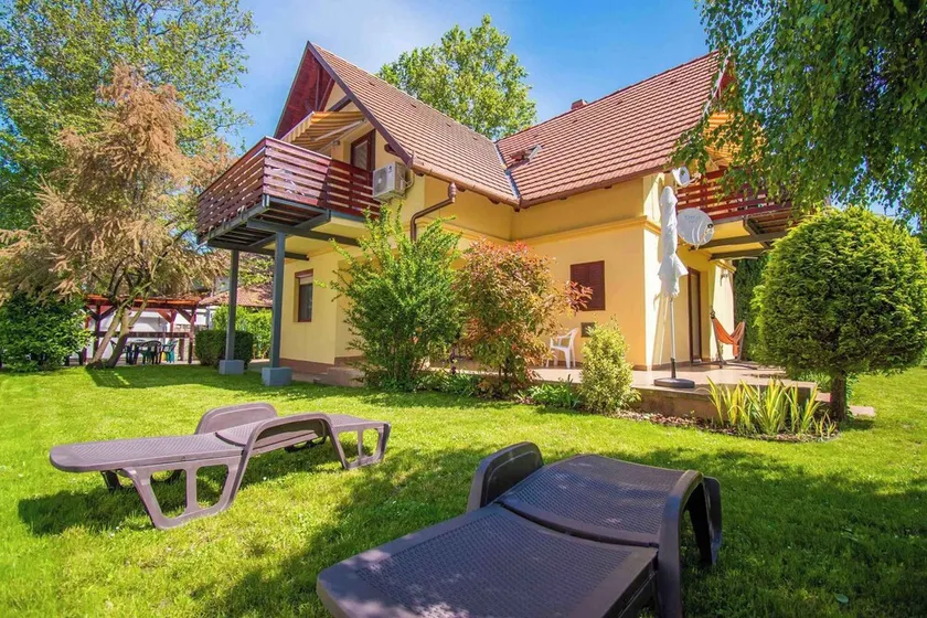 Holiday apartment 250 metres from the beach - Image 1