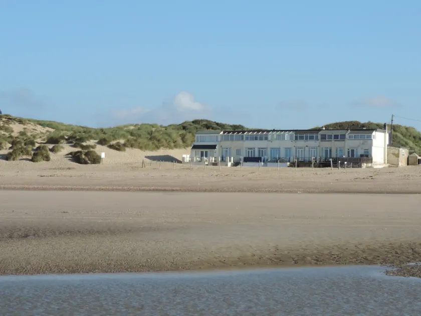 Beach Front Cottage with Direct Access to Stunning Sandy Beach, Dunes & Sea View - Image 1
