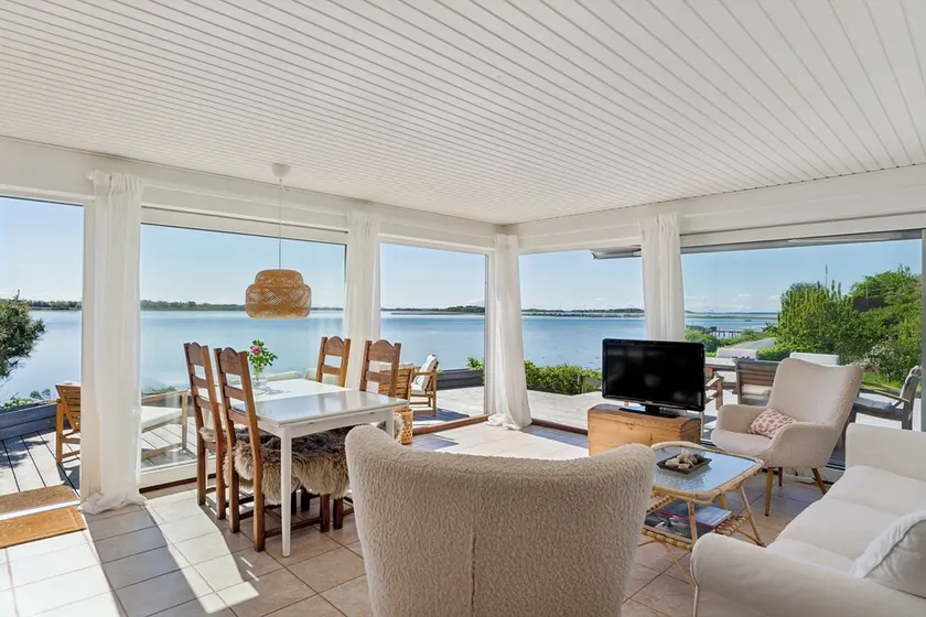 Lovely Beach House With Panoramic View - Image 1