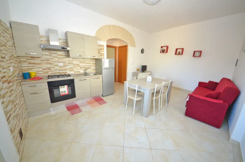Puce Cottage near SM de LEUCA with a lawn for sunbathing, Wi-Fi, and air conditioning - Image 1