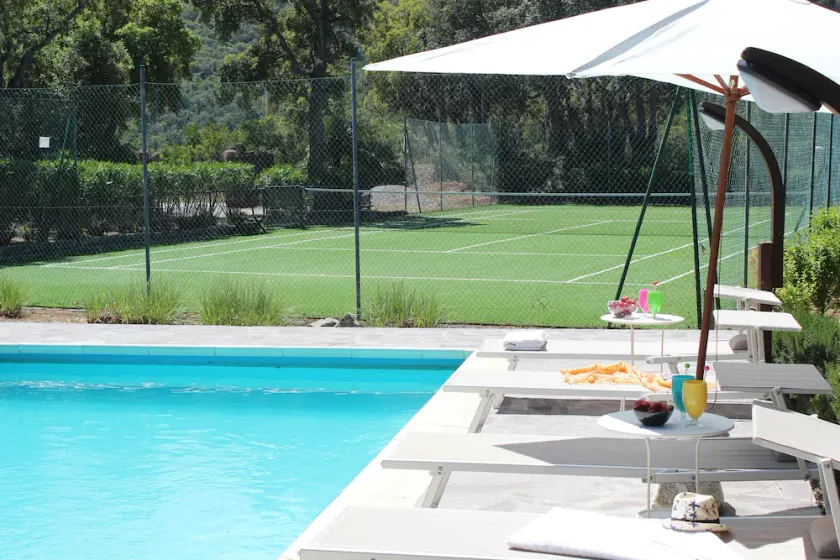 Villa med pool, tennisbane, ping-pong, have, grill, 10 min gang til havet - Image 1