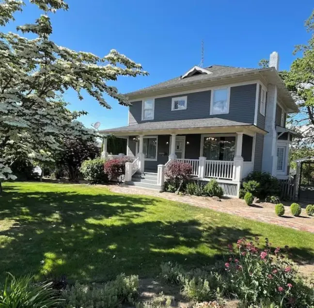 Large, spacious home centrally located in Yakima, Washington - Image 1