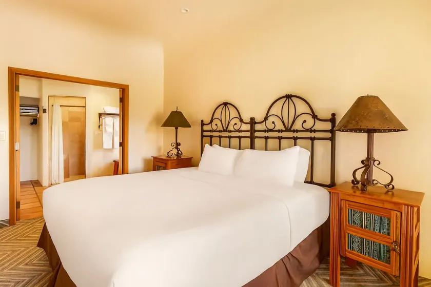 A Place You'll Surely Enjoy! Outdoor Pool, Full Kitchen, Free Parking! - Image 1