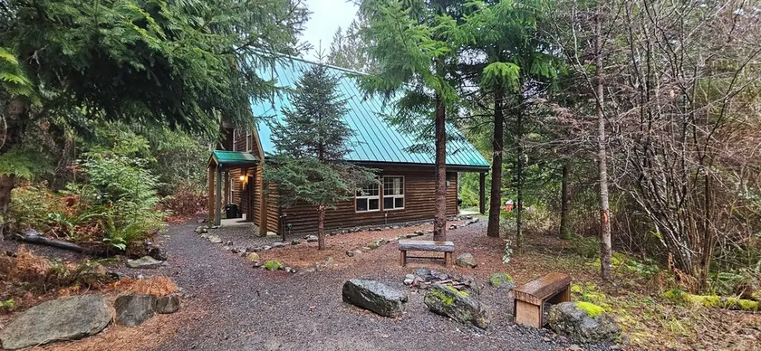 The Adams Chalet perfect for family or friends.  Pet-friendly, Hot tub, WIFI, AC - Image 1