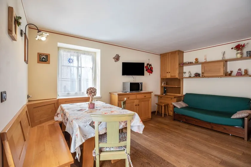 Holiday Apartment 'Le Coccinelle' with Mountain View, Terrace & Wi-Fi - Image 1