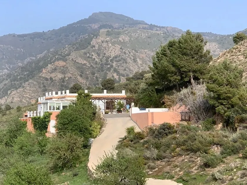 Komfortabelt sommerhus (WIFI, pool, 3 terrasser, fantastisk udsigt over bjergene) - Image 1