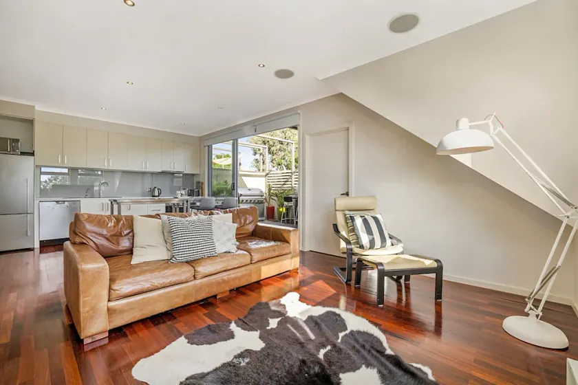 Stunning 2-Bed Unit with BBQ Patio near Dining - Image 1