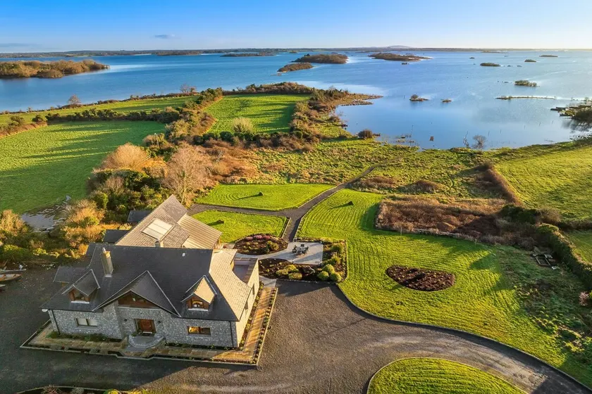 Property 434 - Oughterard - sleeps 12 guests  in 6 bedrooms - Image 1