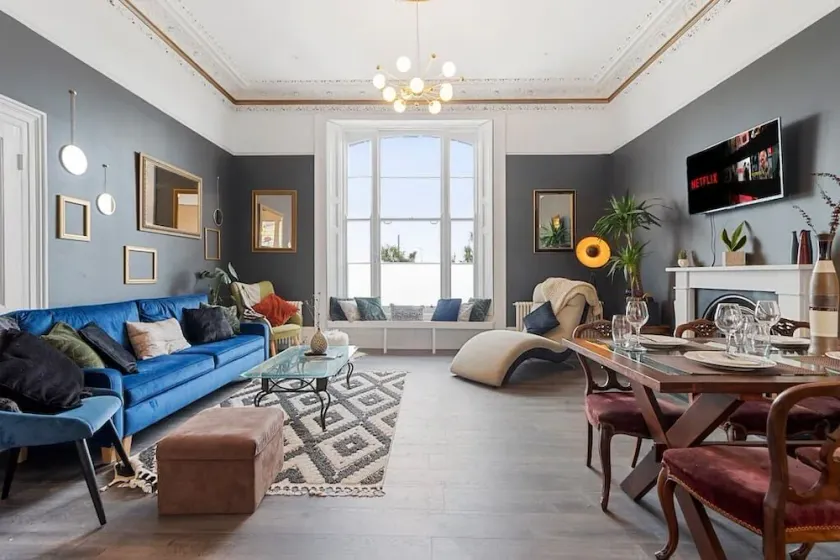 Luxurious 2 Bed Apartment, Free Parking & Netflix - Image 1