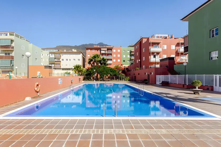 Appartement Sunset Gabriela à proximité de la plage avec piscine partagée et terrasse plein air - Image 1