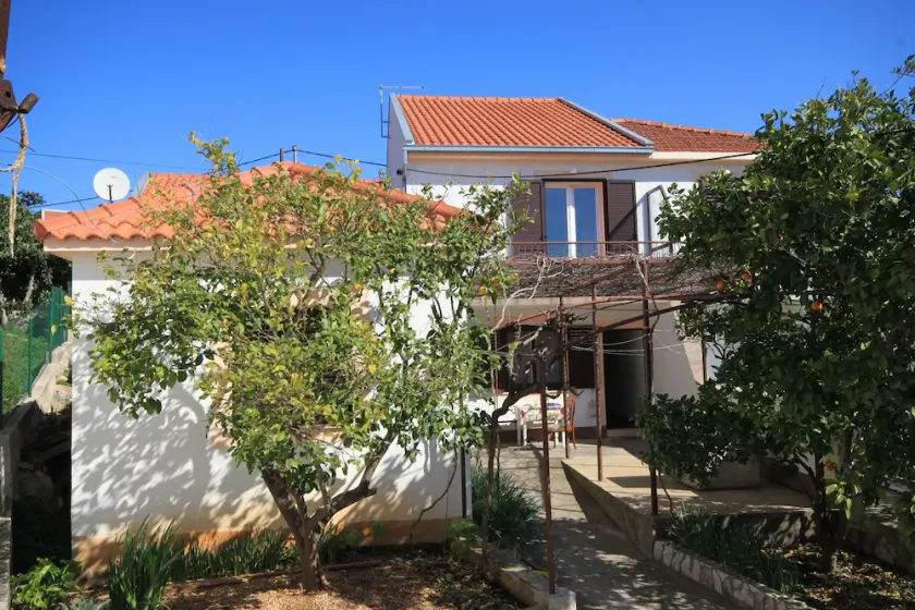 2-Zimmer-Ferienwohnung mit Balkon und Meerblick Slatine, Ciovo (A-8658-a) - Image 1