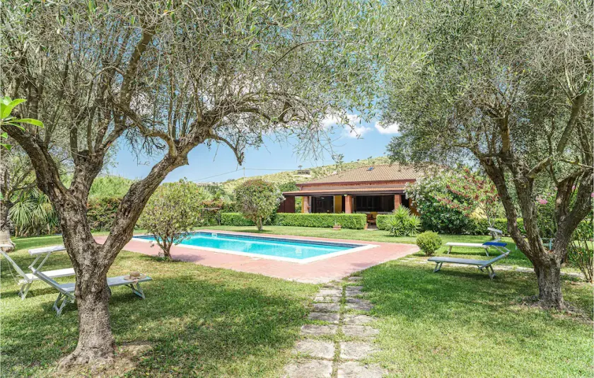 Stunning home in Montecorice - Image 1
