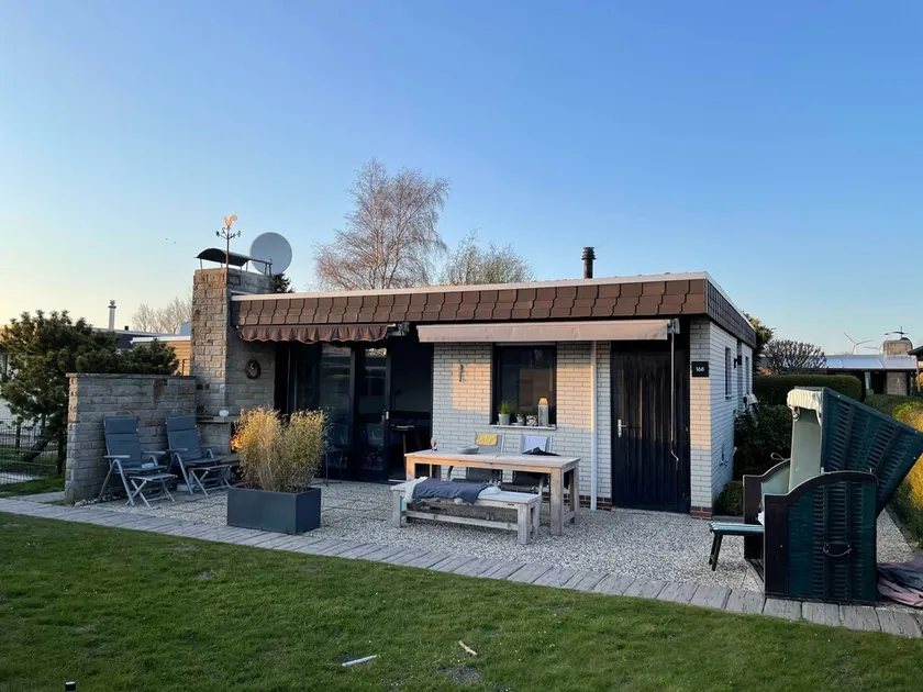 Cottage in front of the dike - Image 1