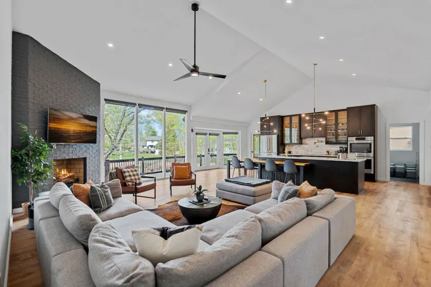 Luxury on the Lake - Waterfront, Private Dock, Kayaks, Paddle Boards, Fire Pit  - Image 1