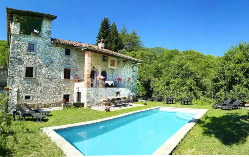 Manor with private pool and fenced garden 8 kms from Castelnuovo di Garfagnana - Image 1