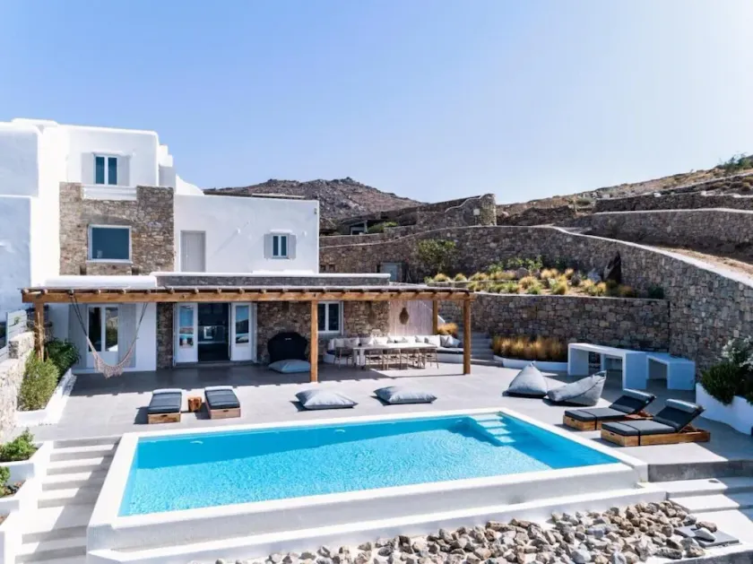 Stunning view villa, 2 minutes walk to sandy beach! - Image 1