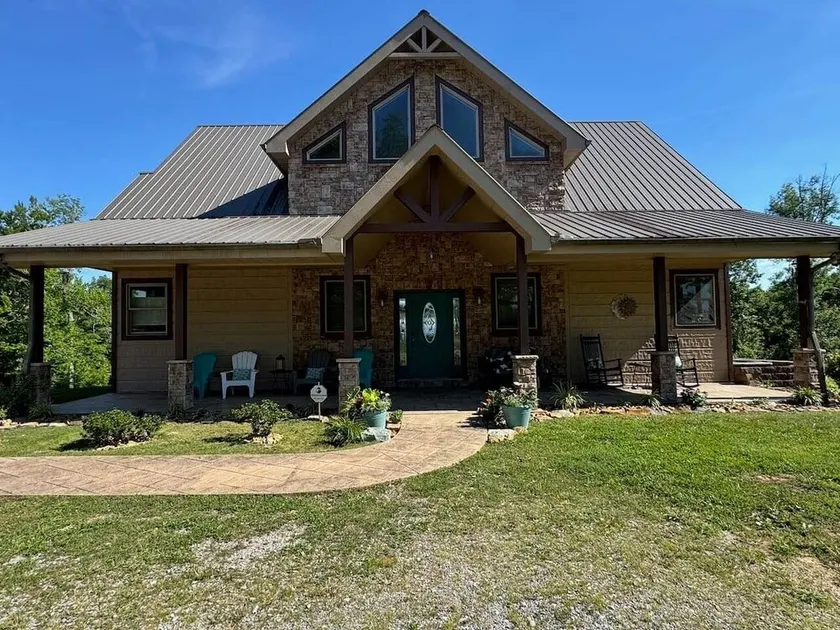 Creekview Manor - Image 1