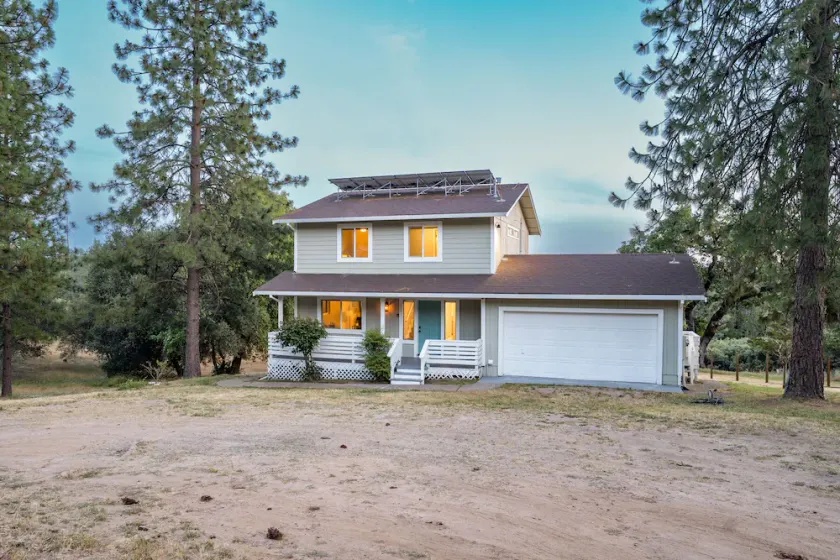 Cozy Yosemite mountain home - Image 1