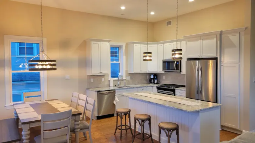 Beautiful Newer Construction 5 BR 3.5 bath - Image 1