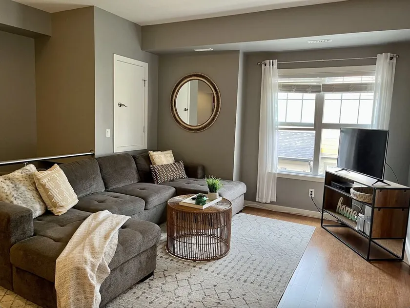 Modern Luxurious 2 BR Condo + Pool + Hot Tub + Games Room + Gym - Image 1