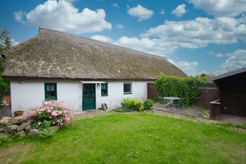Waterfront house with terrace and garden - Ferienhaus Storchennest Haus R - Image 1