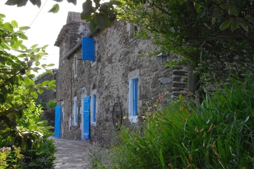 Authentic 19th century house near Vans - Image 1