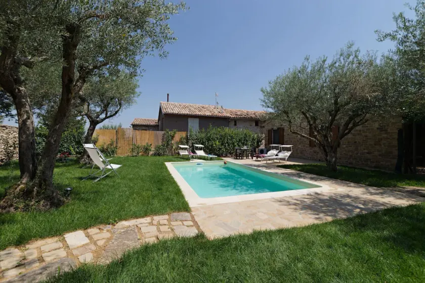 Quiet property set in a genuine context between nature and culture. - Image 1