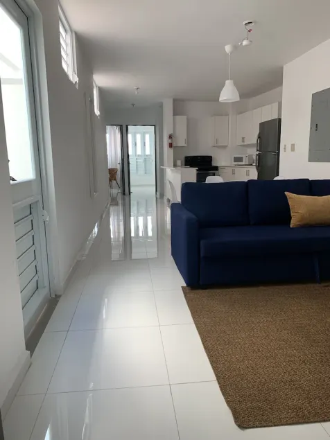 Apartamento con cocina, parking y wifi a minutos de la playa en Arecibo 2105 - Image 1